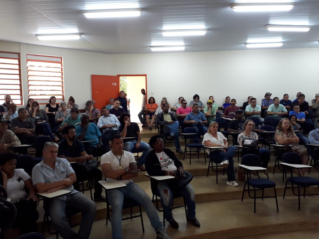 SERVIDORES DA UEL VOTAM PELO ¨ESTADO DE GREVE¨